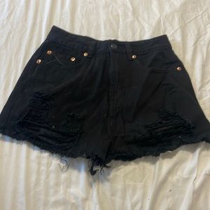 Fashion nova black jean shorts (never worn) size:xs